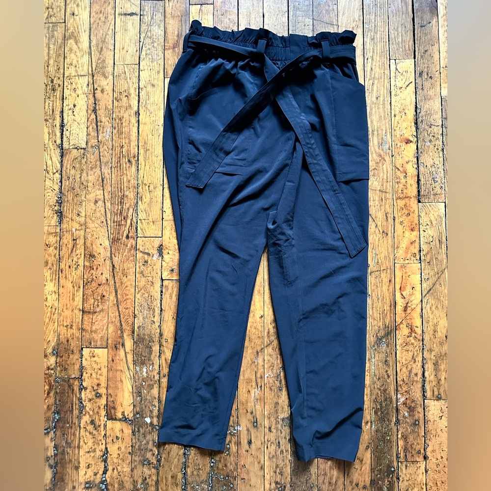 ATHLETA Paper Bag Style Pant - Black - Size 6